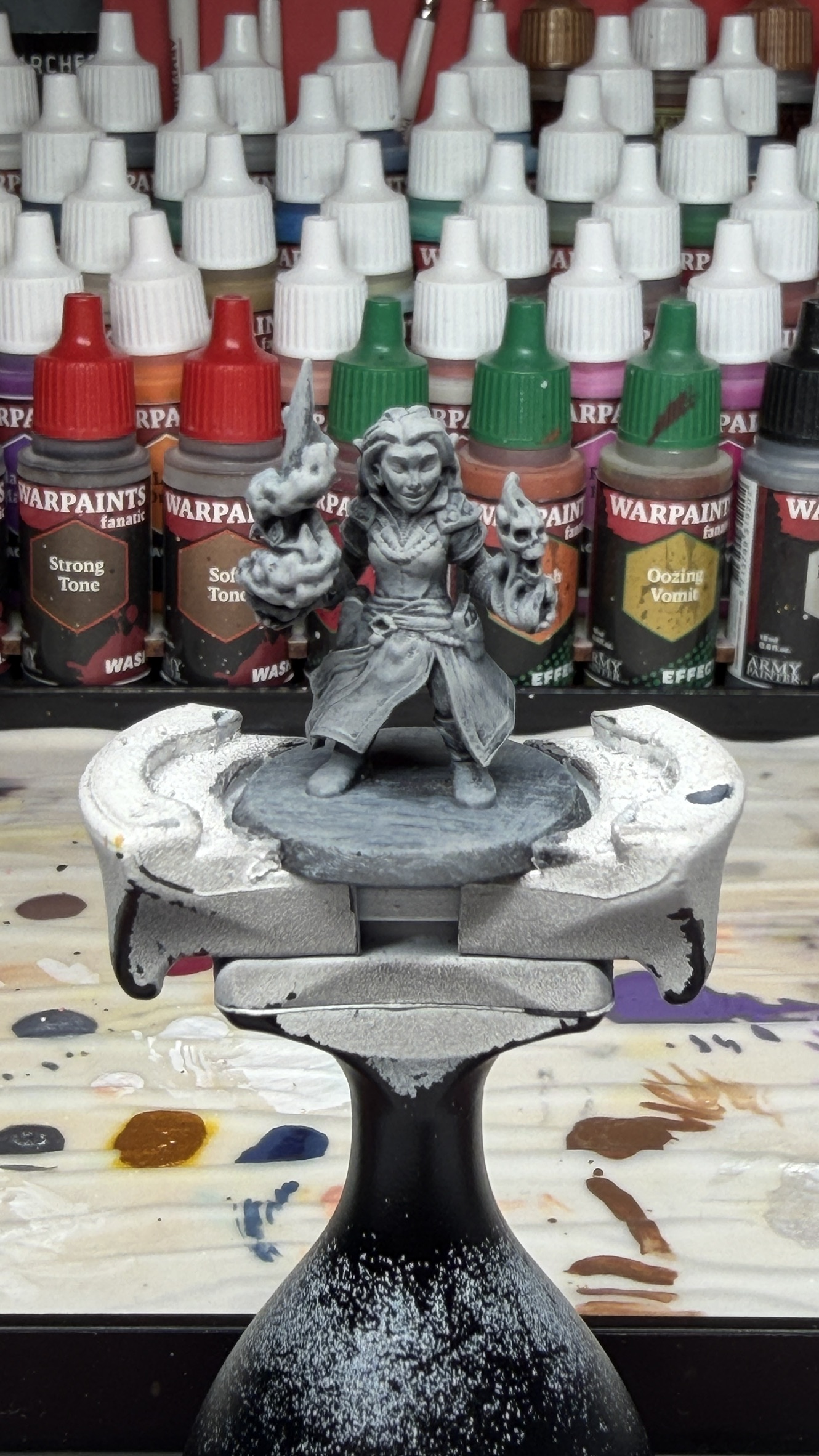 Yssala primed in grey