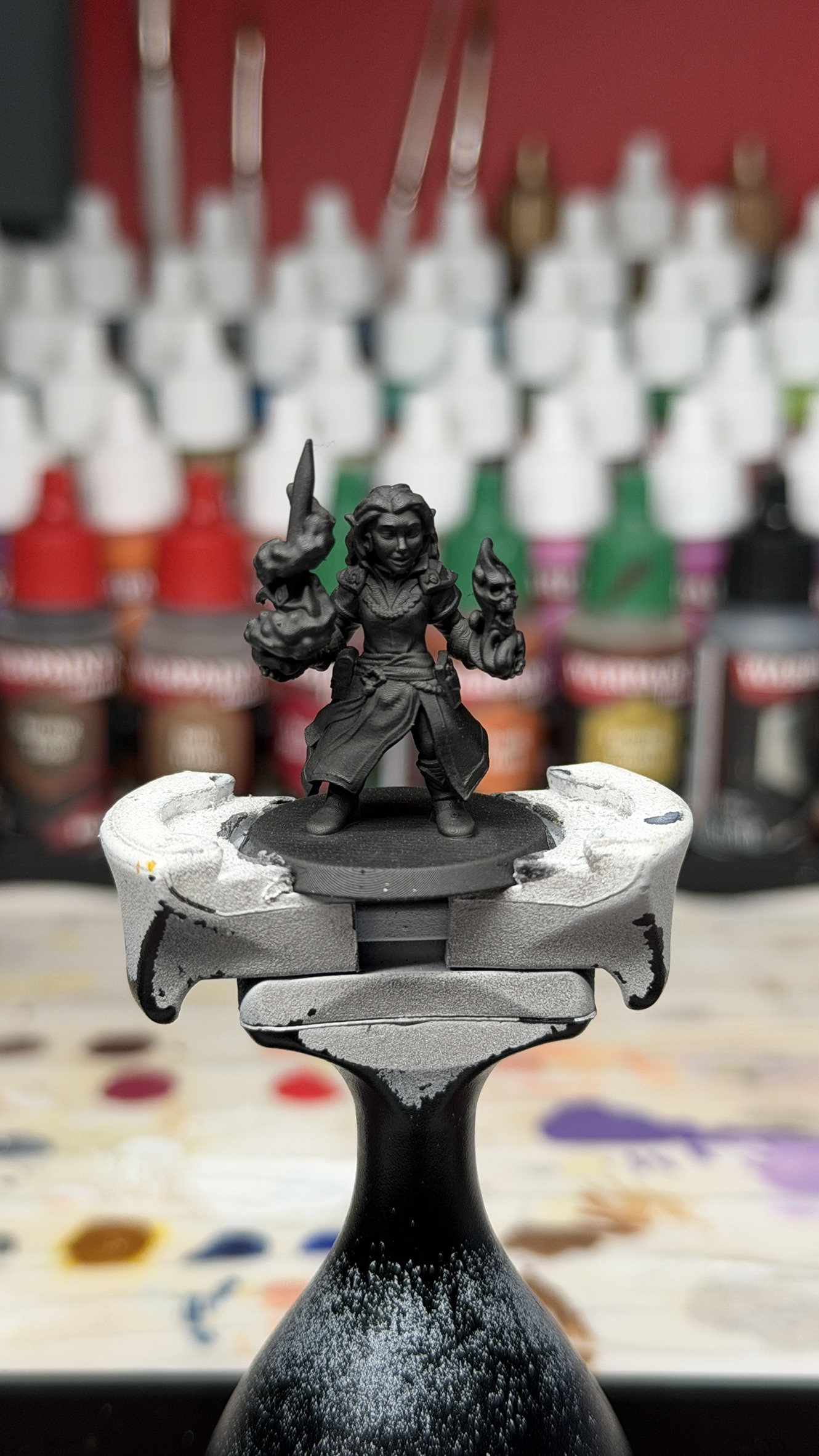 Yssala primed in black for a zenithal base